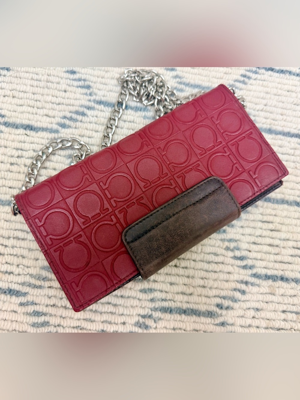 FERRAGAMO Vintage Y2K Red Monogram Embossed Leather 2-Tone Wallet W/ Chain - Picture 11 of 16